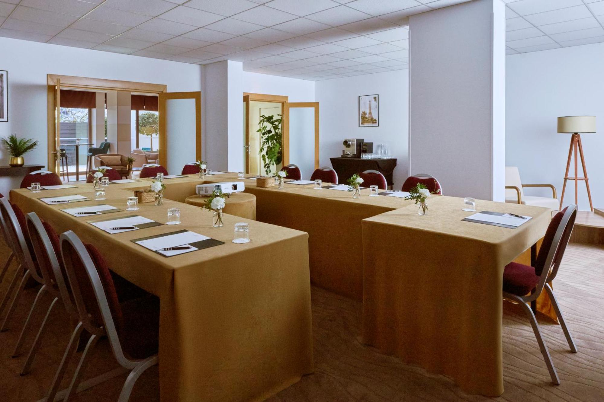 Fraser Paris La Defense Aparthotel 5*